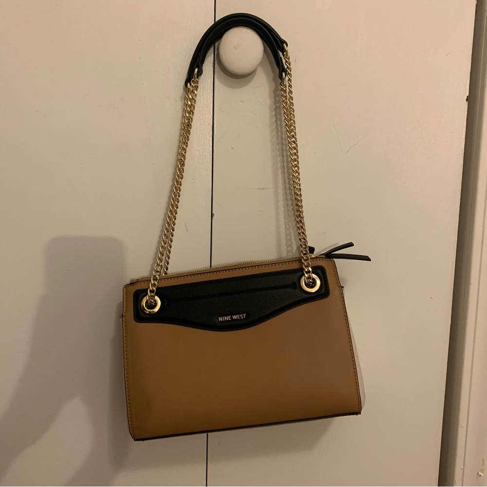 BEIGE NINE WEST CHAIN SHOULDER BAG